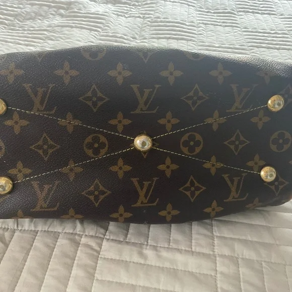 Authentic Louis Vuitton Handbag - Monogram - Picture 2 of 7